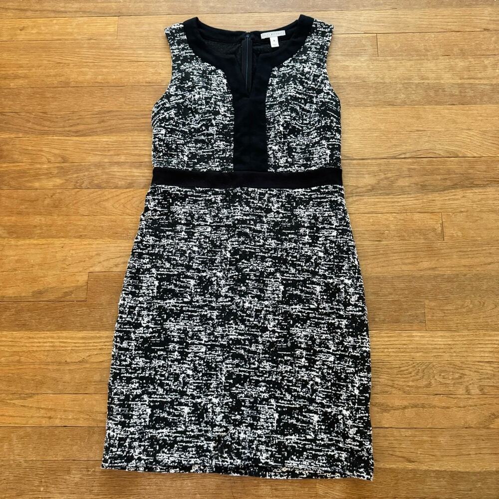 Dana Buchman black white sleeveless knee length sheath dress size small S
 b13
